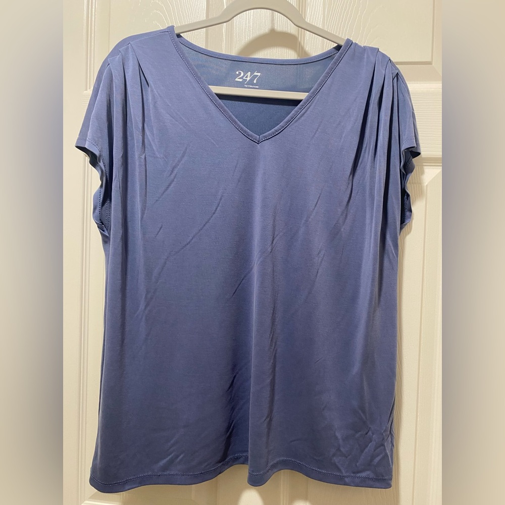 Maurices Short Sleeve V-Neck Tee in Periwinkle